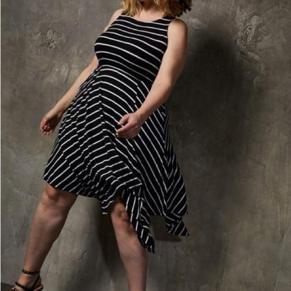 Dress - Picture 2 of 9